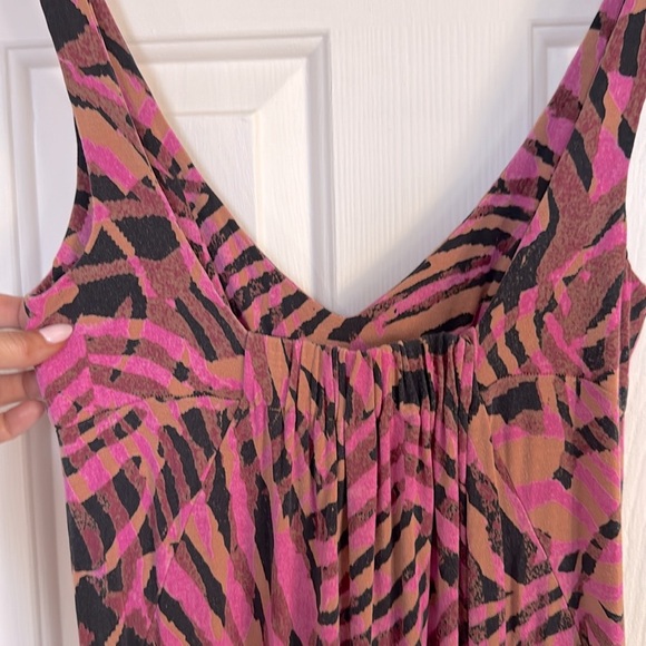 CAbi V-neckline Flowy Maxi Dress in Pink Jungle Print Size Small - Picture 5 of 8